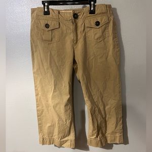 ❤️ Banana Republic Khaki capris Size 8